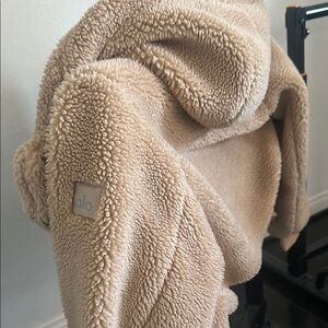 Alo Cozy Tan Sherpa Jacket